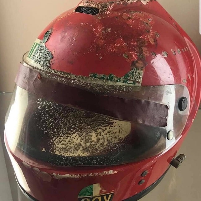 niki-lauda-helmet-burned